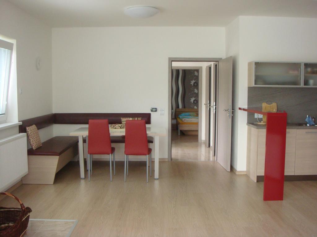 Apartman Kurdejov ฮุสโตเปเช ห้อง รูปภาพ